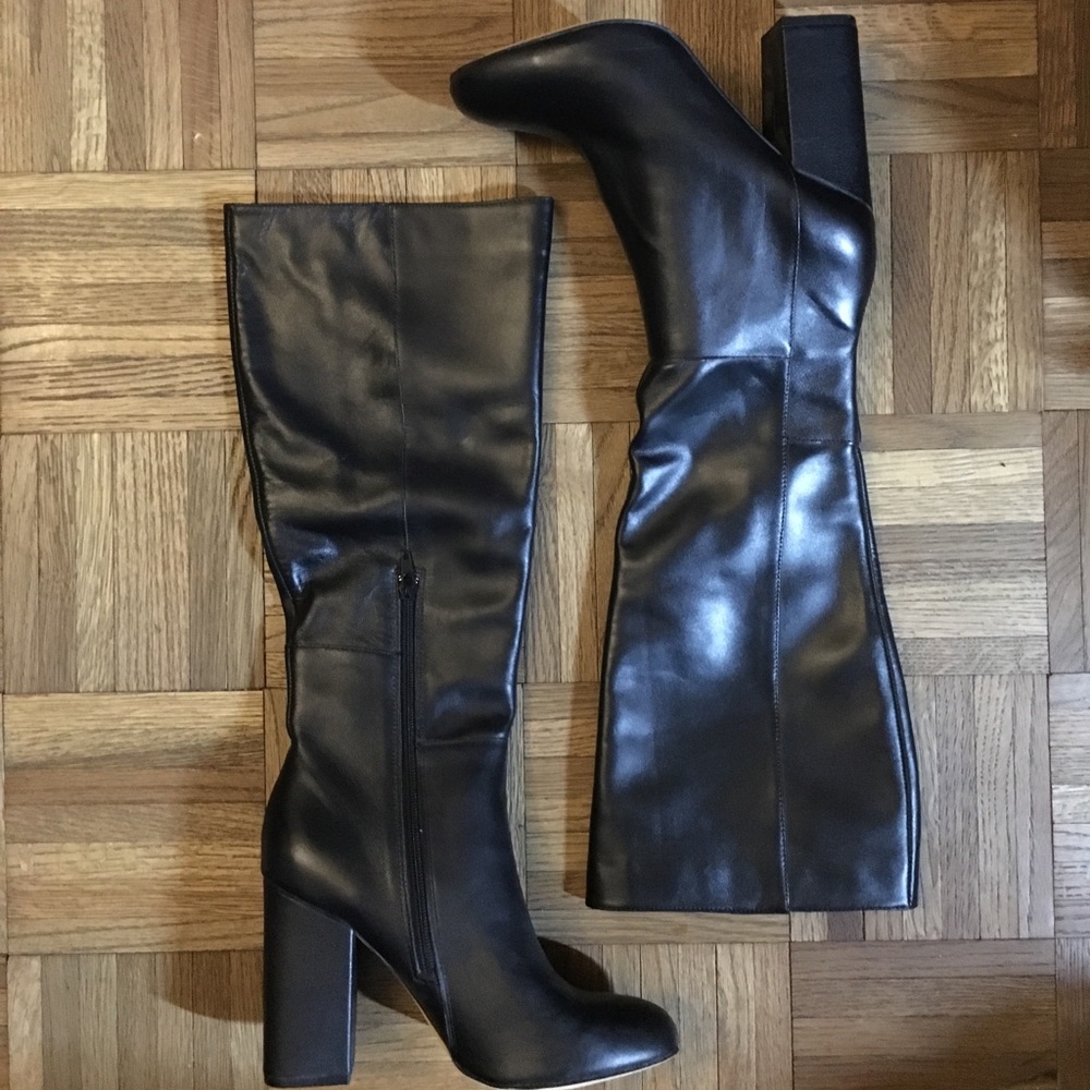 NWT. KNEE HIGH BOOTS.